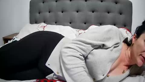 Mikyloveu online show from February 2025 07:43:02 PM