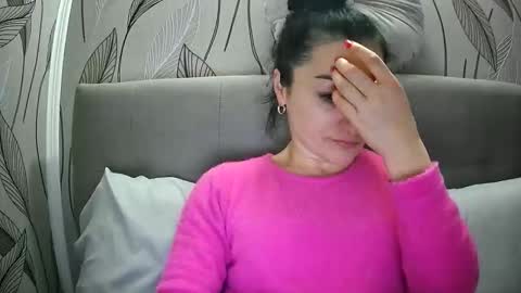 Mikyloveu online show from October 2025 05:03:01 PM