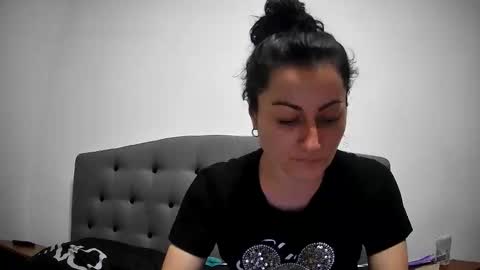 Mikyloveu online show from March 2026 05:19:01 PM