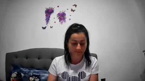 Snapshot of mikyloveu chatting on June 2026 03:22:01 PM Mikyloveu online show from June 2026 03:22:01 PM