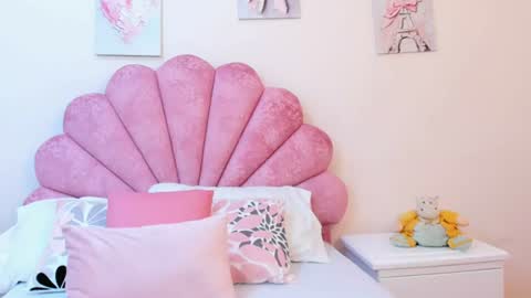 Snapshot of mila_adamss chatting on June 2026 10:52:01 AM mila_adamss online show from June 2026 10:52:01 AM
