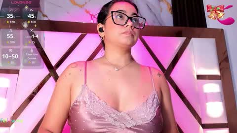 Camila online show from December 2025 06:57:02 PM