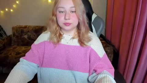 Snapshot of mila_foxxxy chatting on October 2025 09:12:02 PM Mila shy sensual person online show from October 2025 09:12:02 PM