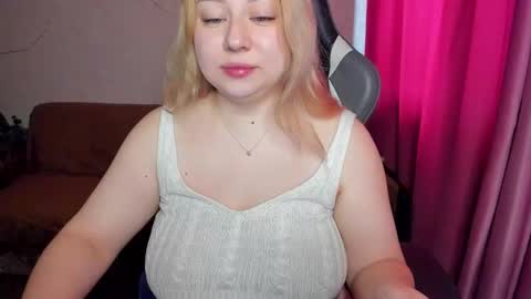 Snapshot of mila_foxxxy chatting on November 2025 08:04:01 AM Mila shy sensual person online show from November 2025 08:04:01 AM