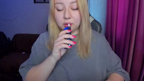 Snapshot of mila_foxxxy chatting on November 2025 10:15:01 AM Mila shy sensual person online show from November 2025 10:15:01 AM