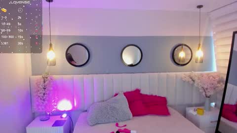 mila_hank online show from October 2025 01:22:02 PM