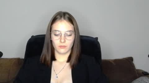 Snapshot of mila_keyy chatting on November 2025 10:21:02 PM mila_keyy online show from November 2025 10:21:02 PM