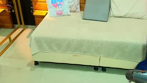 Milena  online show from March 2025 11:40:01 AM