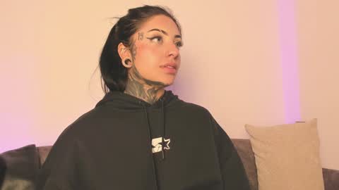     online show from January 2025 10:33:02 AM