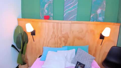 Mila and samy online show from October 2025 12:17:02 PM