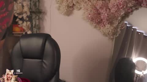 M I L A  online show from November 2025 11:56:02 AM