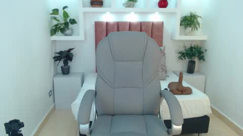 milaa_star online show from February 2026 04:17:02 AM