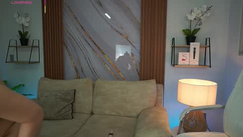 milacrave online show from October 2025 11:39:01 AM