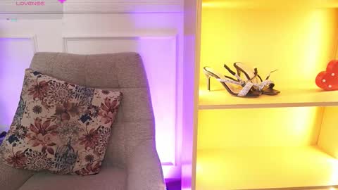 milacrave online show from February 2026 11:36:02 AM