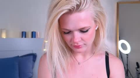 Snapshot of milademies chatting on March 2026 04:31:01 AM Miss Cutie online show from March 2026 04:31:01 AM