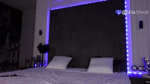 Mila       online show from February 2025 11:44:02 AM