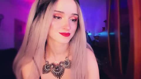 Snapshot of miladyjolie chatting on November 2025 05:46:02 PM MiladyJolie online show from November 2025 05:46:02 PM