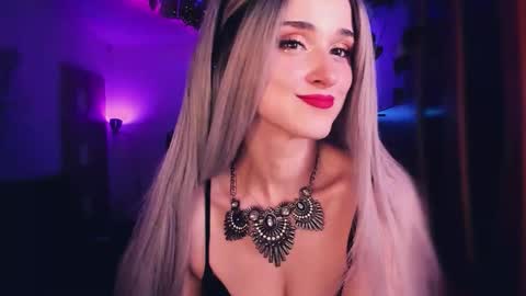 Snapshot of miladyjolie chatting on November 2025 02:27:02 PM MiladyJolie online show from November 2025 02:27:02 PM