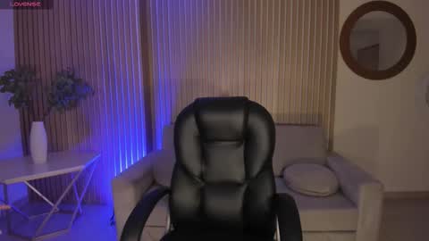 Snapshot of milalawrence_ chatting on November 2025 12:05:02 PM Mila online show from November 2025 12:05:02 PM