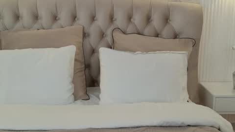 milaleoneli online show from September 2025 06:57:01 PM