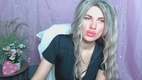 Snapshot of milaloona chatting on April 2026 07:01:01 AM Milaloona online show from April 2026 07:01:01 AM