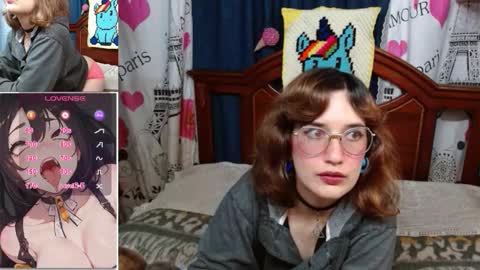 Snapshot of milalunala chatting on November 2025 01:16:01 AM Mila-Lunala online show from November 2025 01:16:01 AM