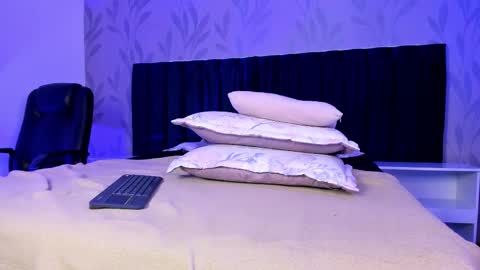 Snapshot of milan_daph chatting on February 2026 05:35:01 PM Daphne online show from February 2026 05:35:01 PM