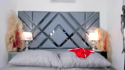 milan_lewiss online show from October 2025 12:02:02 PM