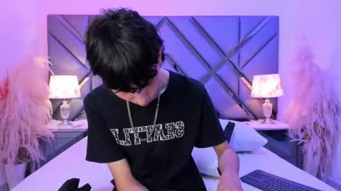 milan_lewiss online show from February 2026 11:18:01 AM