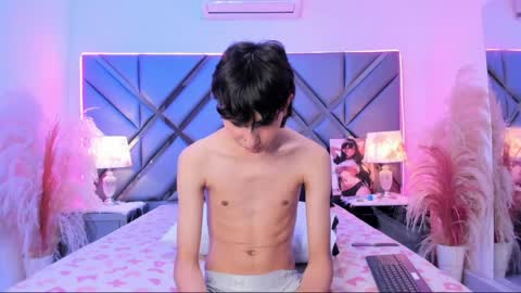 milan_lewiss online show from April 2026 12:44:02 PM