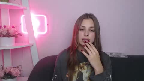 milanaangelas online show from October 2025 05:52:01 PM