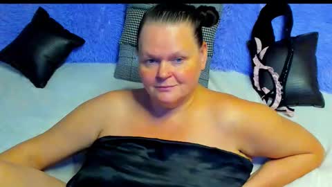 Lana online show from November 2025 01:51:01 PM