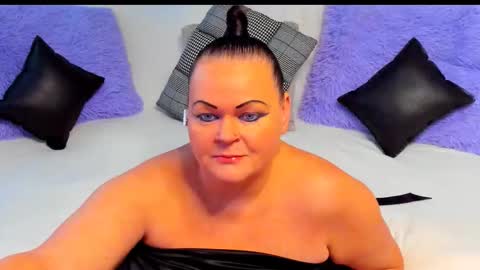 Lana online show from November 2025 07:45:01 AM