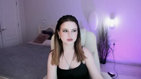 milanamoons online show from October 2025 11:55:02 AM