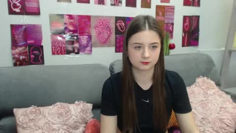 milanaroz online show from April 2026 05:33:02 AM