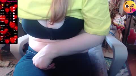 Snapshot of milanasvethoney chatting on February 2025 02:35:02 PM Luna-- link in bio online show from February 2025 02:35:02 PM