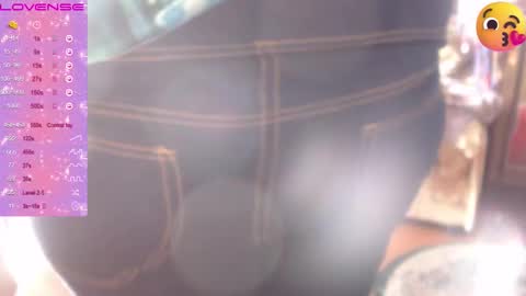 Snapshot of milanasvethoney chatting on October 2025 12:15:02 PM Luna-- link in bio online show from October 2025 12:15:02 PM