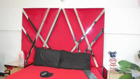 milanx2 online show from November 2025 08:32:01 PM