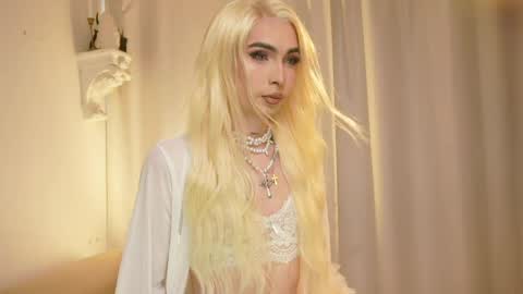 MILAN SANTANA online show from April 2026 09:39:01 PM