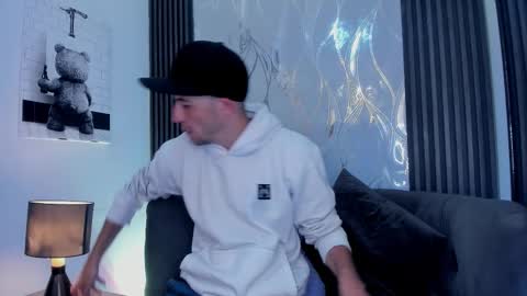 Snapshot of milanwhite_ chatting on February 2026 11:33:01 AM MILAN online show from February 2026 11:33:01 AM