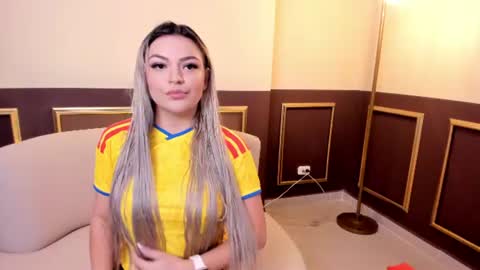 Snapshot of milaowens chatting on July 2026 12:53:01 PM Sexy Mila online show from July 2026 12:53:01 PM