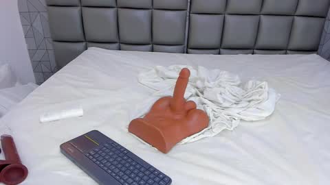 Snapshot of mile_u chatting on January 2025 09:44:02 AM Milena online show from January 2025 09:44:02 AM