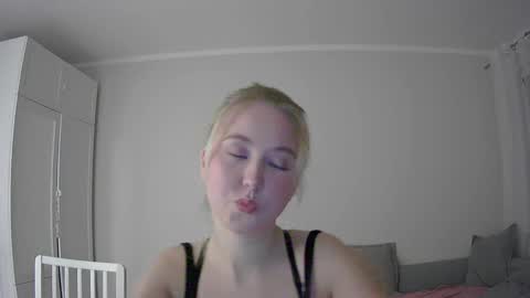 Milena new nonude shy blonde natural online show from November 2025 11:48:01 PM