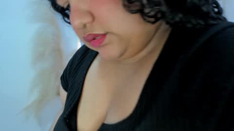 Miley online show from November 2025 07:58:01 PM