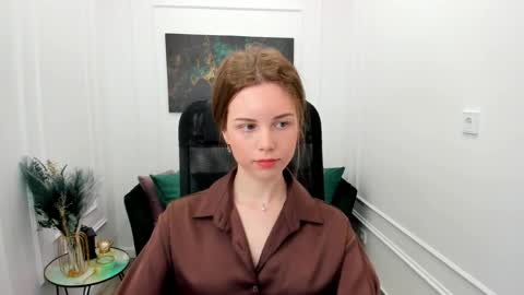 Snapshot of mileygloss chatting on May 2026 11:28:02 AM mileygloss online show from May 2026 11:28:02 AM