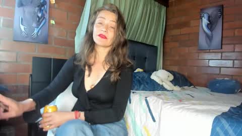 Snapshot of milf_darling chatting on February 2025 12:28:01 AM Victoria online show from February 2025 12:28:01 AM