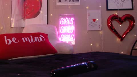 Snapshot of milf_lacey chatting on January 2025 01:11:02 AM Milf Lacey online show from January 2025 01:11:02 AM