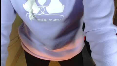 Snapshot of milf_valeria chatting on October 2025 02:41:02 PM Valeria online show from October 2025 02:41:02 PM