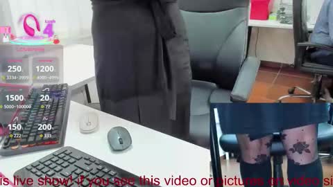 Snapshot of milf_viktoria chatting on October 2025 09:08:02 AM Viktoria online show from October 2025 09:08:02 AM