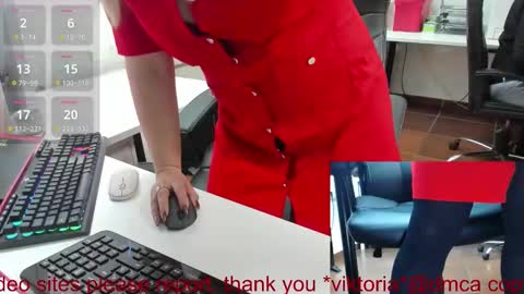 Snapshot of milf_viktoria chatting on November 2025 11:42:02 AM Viktoria online show from November 2025 11:42:02 AM